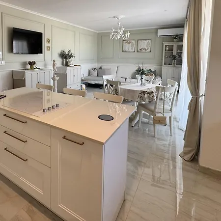 Maison Royale Luxurious Apartment St. Paul's Bay